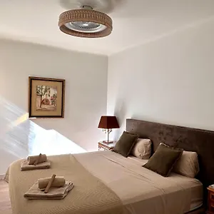 exclusive-central-attic-in-old-town-blanes.topcostabravahotels.com/